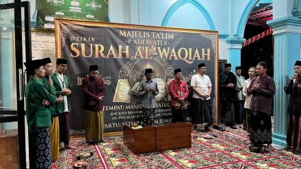 Partisipasi Mahasiswa KKN UIN SATU dalam Majelis Taklim dan Zikir Adem Ati